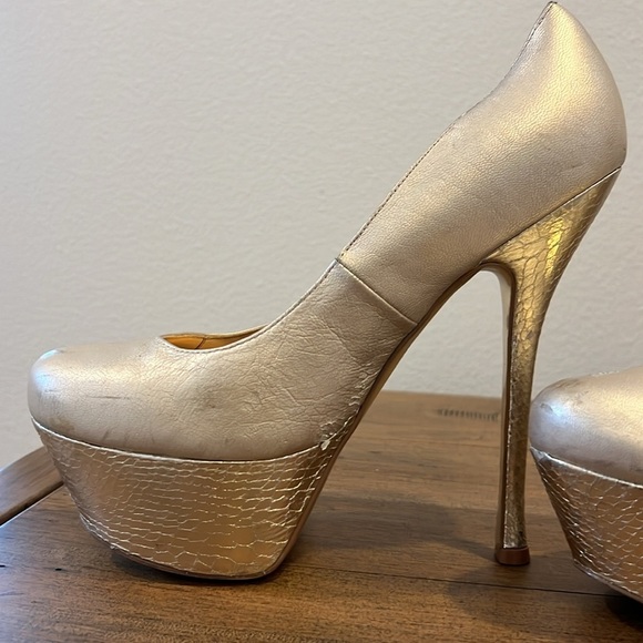 Bebe gold pump platform size 8 - Picture 5 of 11